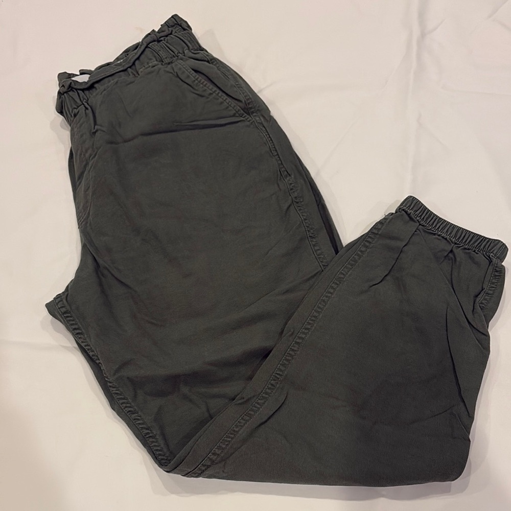 Hollister Women Ultra High-Rise Black Jogger - Picture 1 of 4